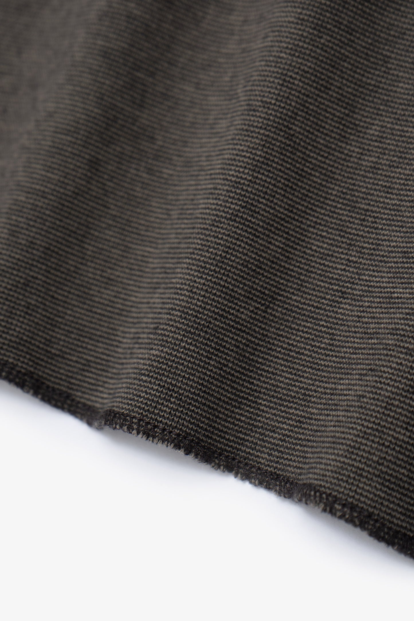 HIGH V-NECK T-SHIRT - ANVIL GREY/BLACK