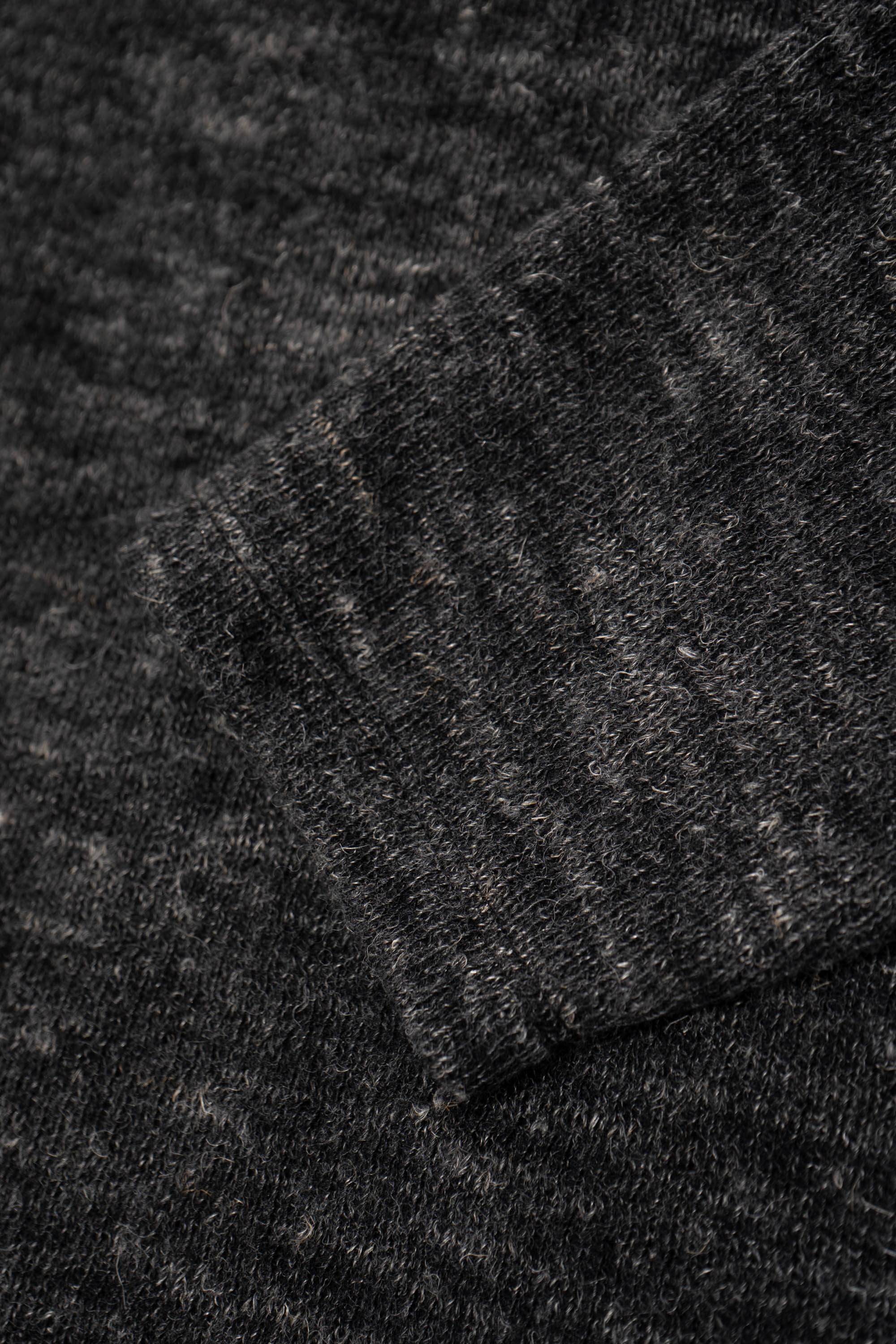 LINEN WOOL V-NECK - BLACK MELANGE