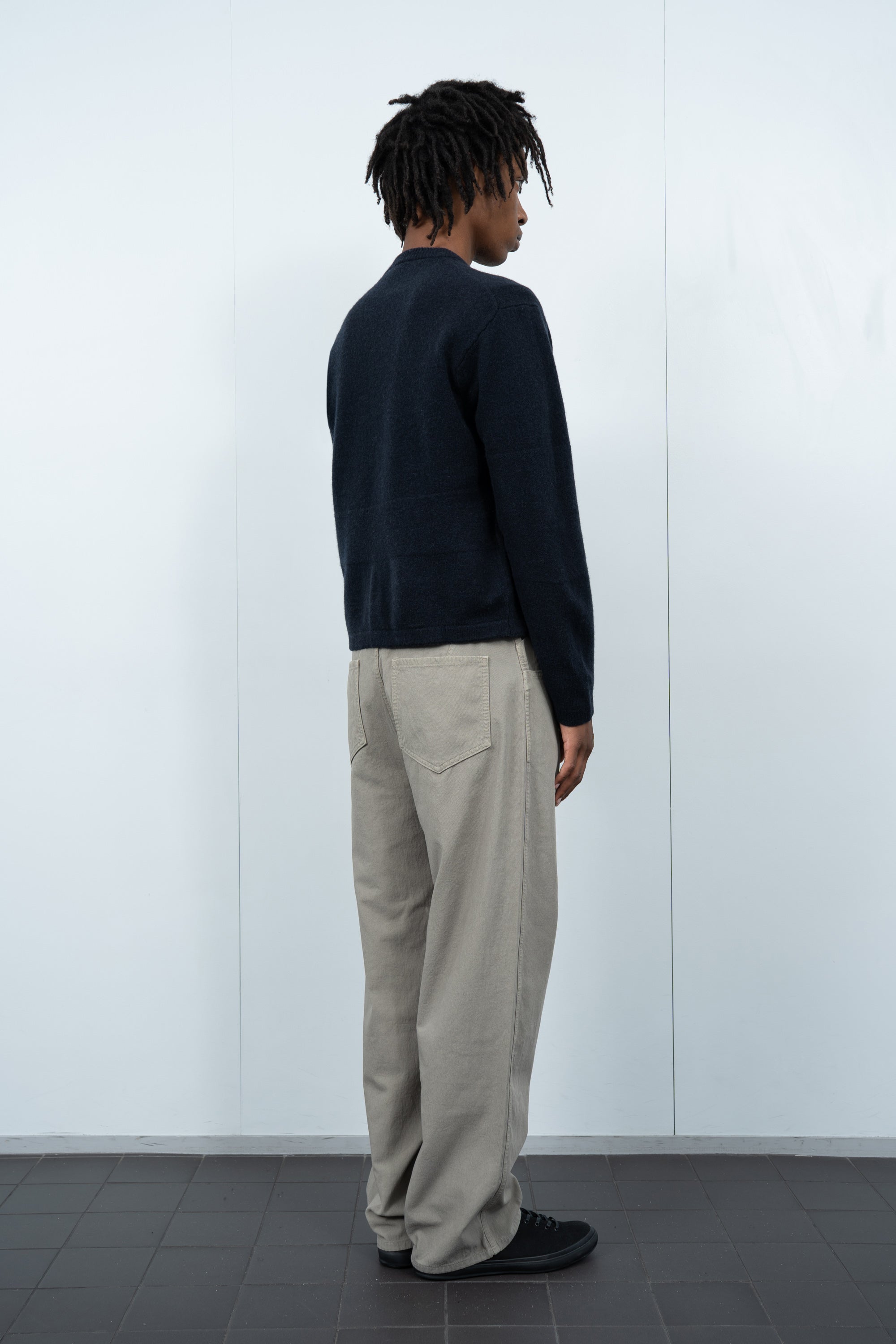 WOOL V-NECK SWEATER - DEEP NAVY