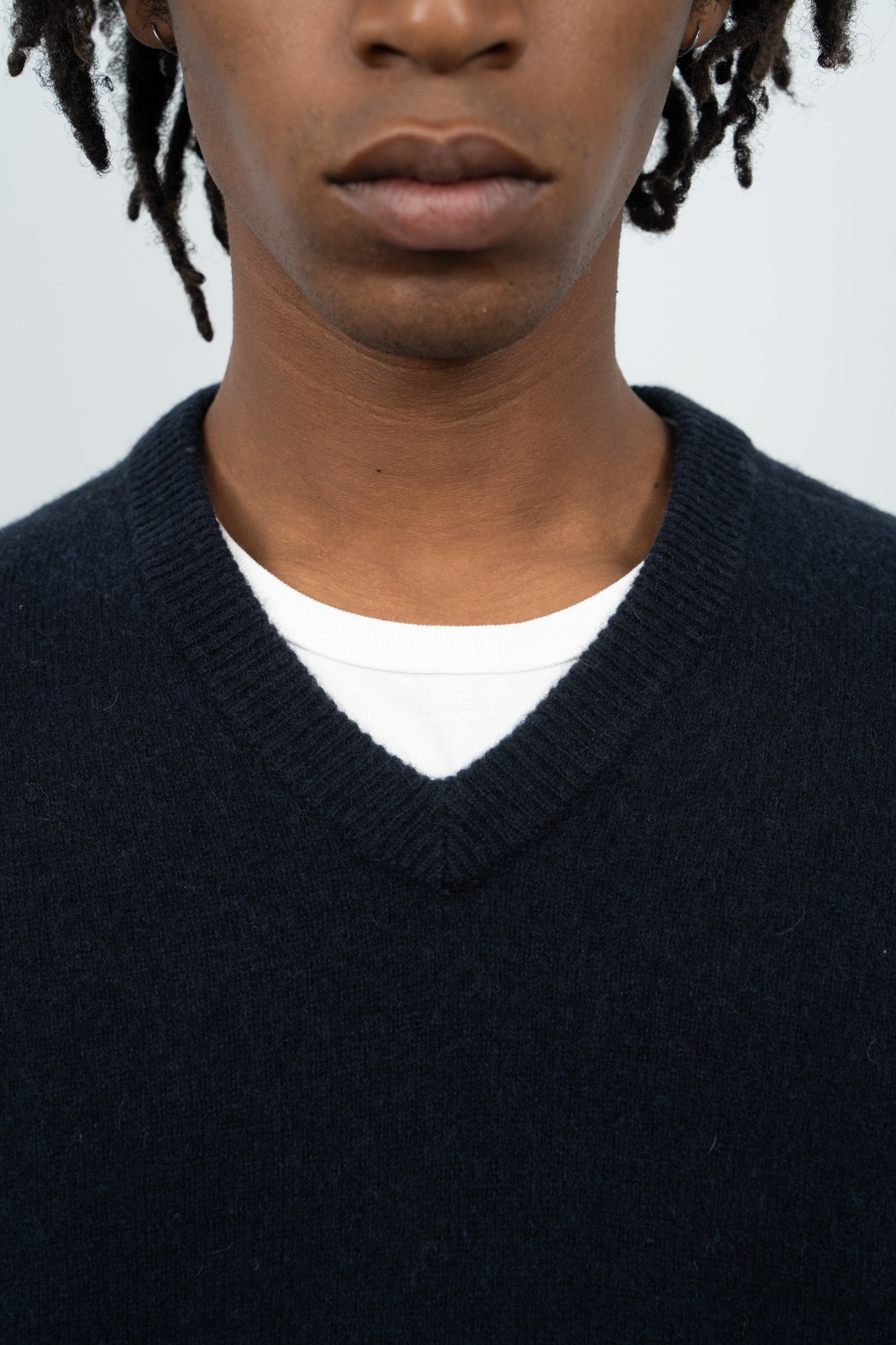 WOOL V-NECK SWEATER - DEEP NAVY