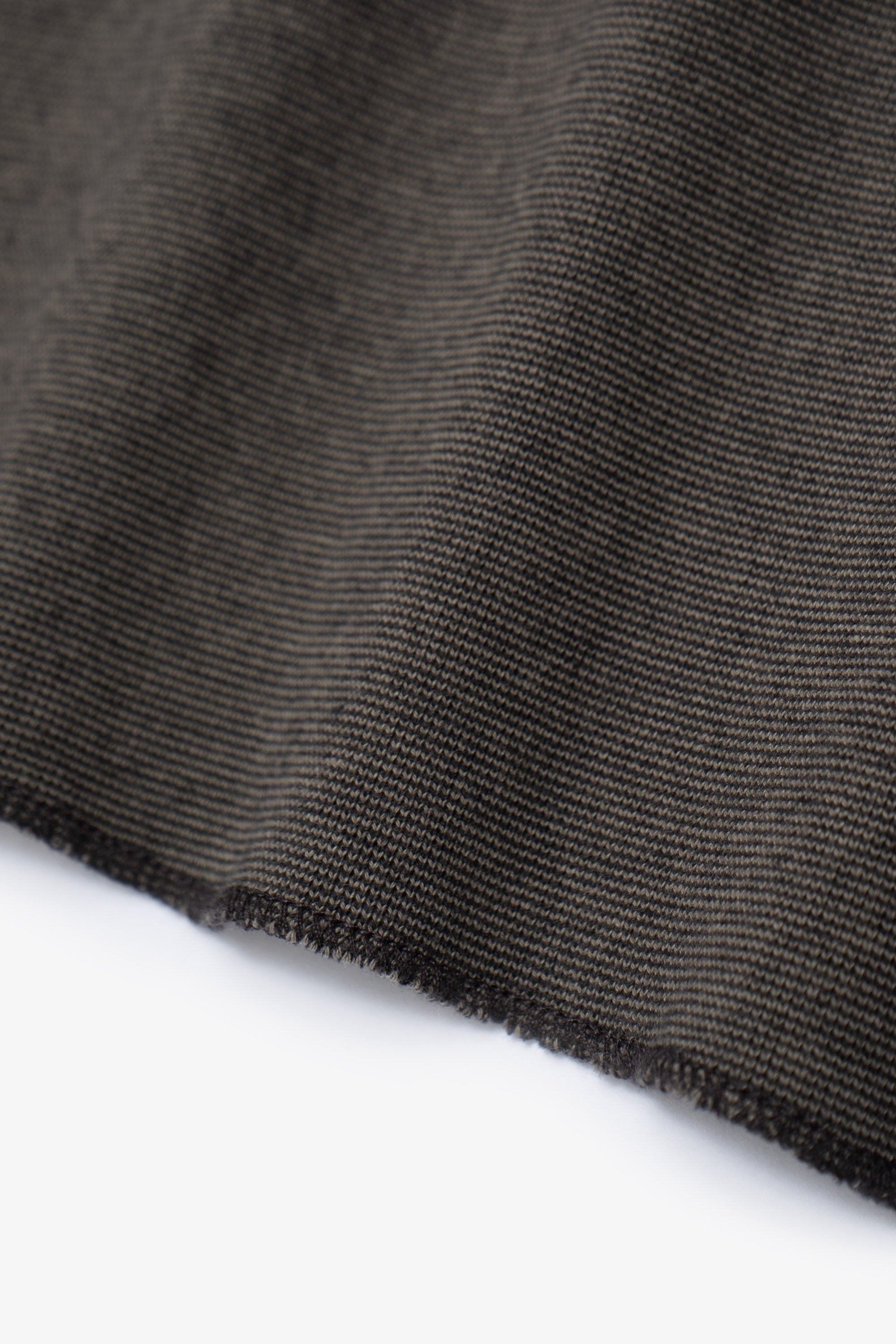HIGH V-NECK T-SHIRT - ANVIL GREY/BLACK