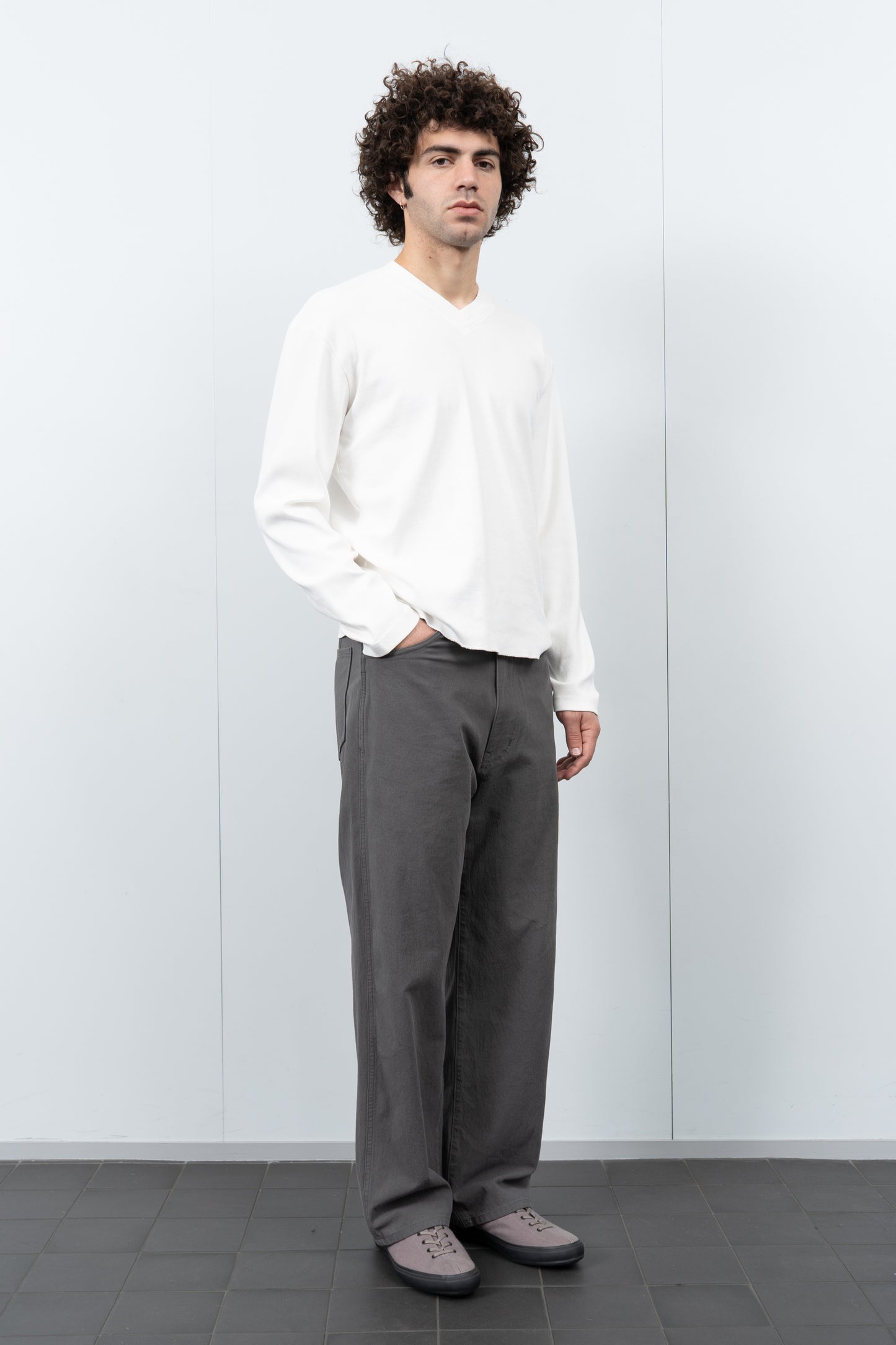 HIGH V-NECK T-SHIRT - WHITE