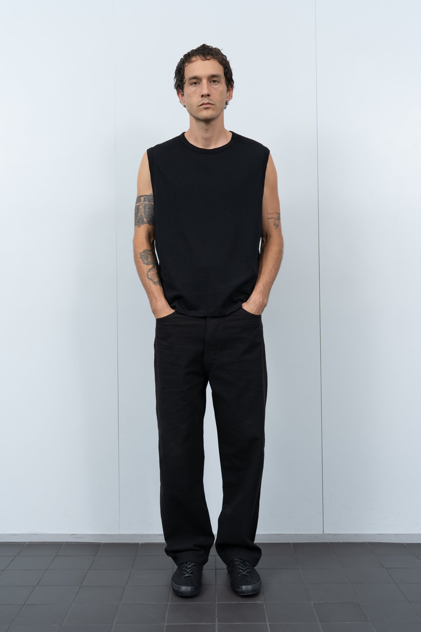 SHEER GAUZE SLEEVELESS T-SHIRT - BLACK
