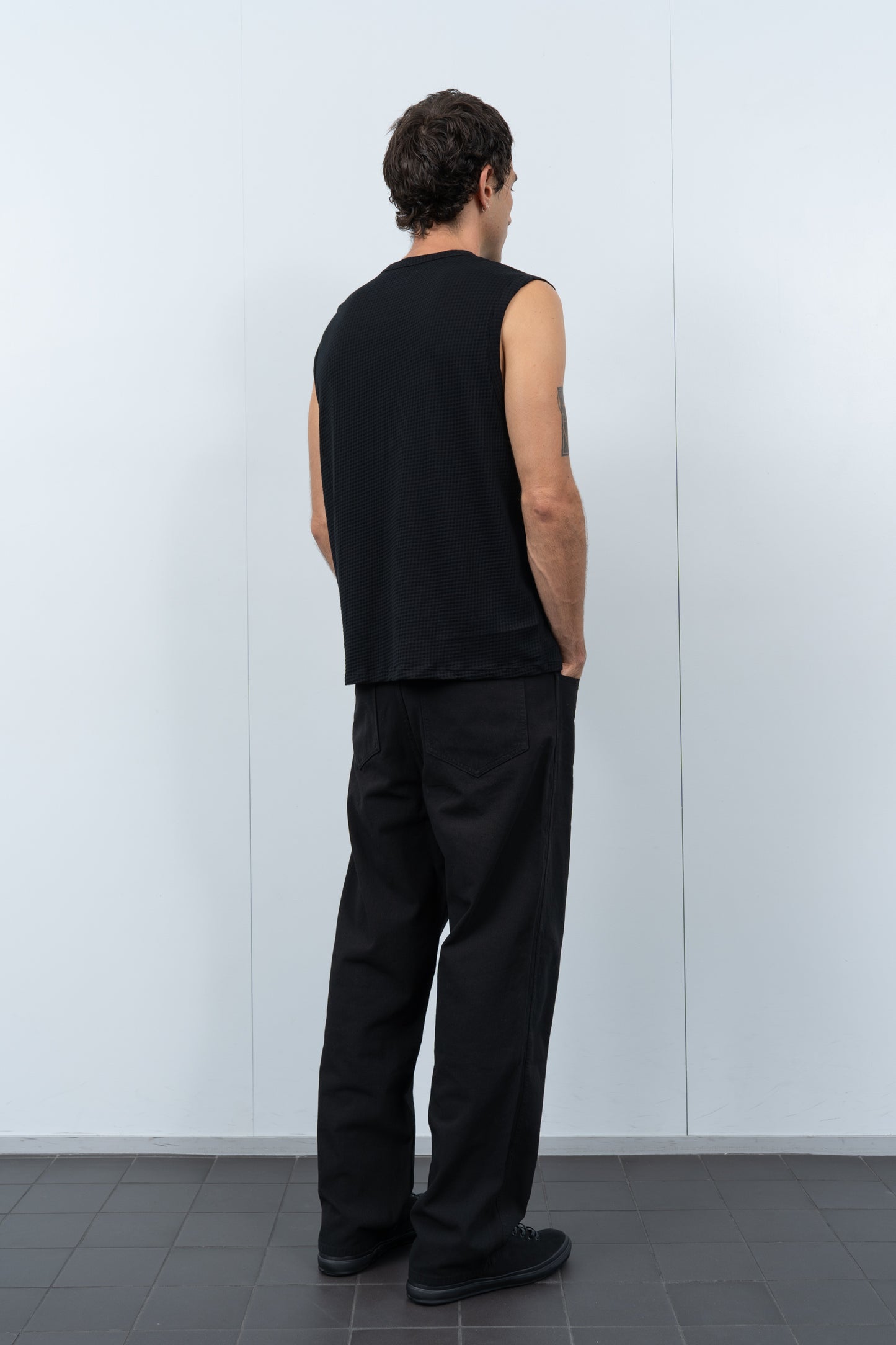 SHEER GAUZE SLEEVELESS T-SHIRT - BLACK