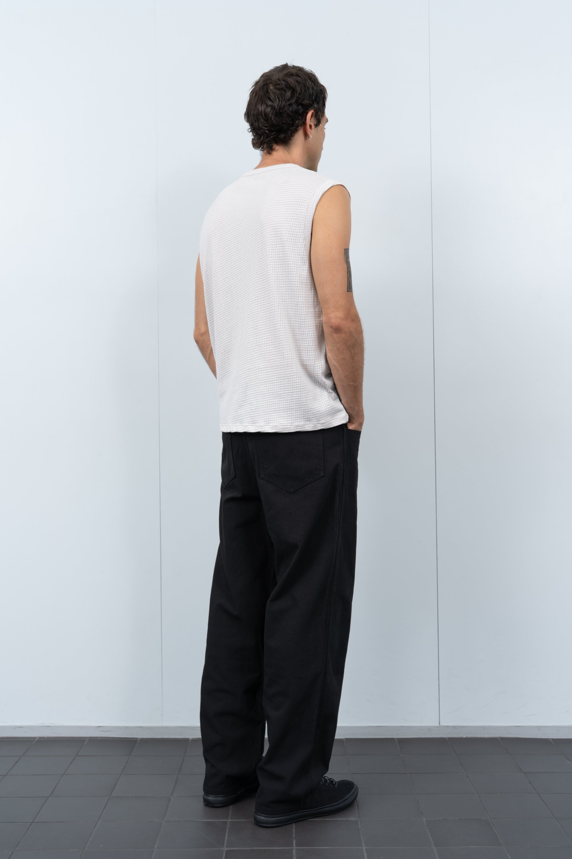 SHEER GAUZE SLEEVELESS T-SHIRT - SOLAR GREY