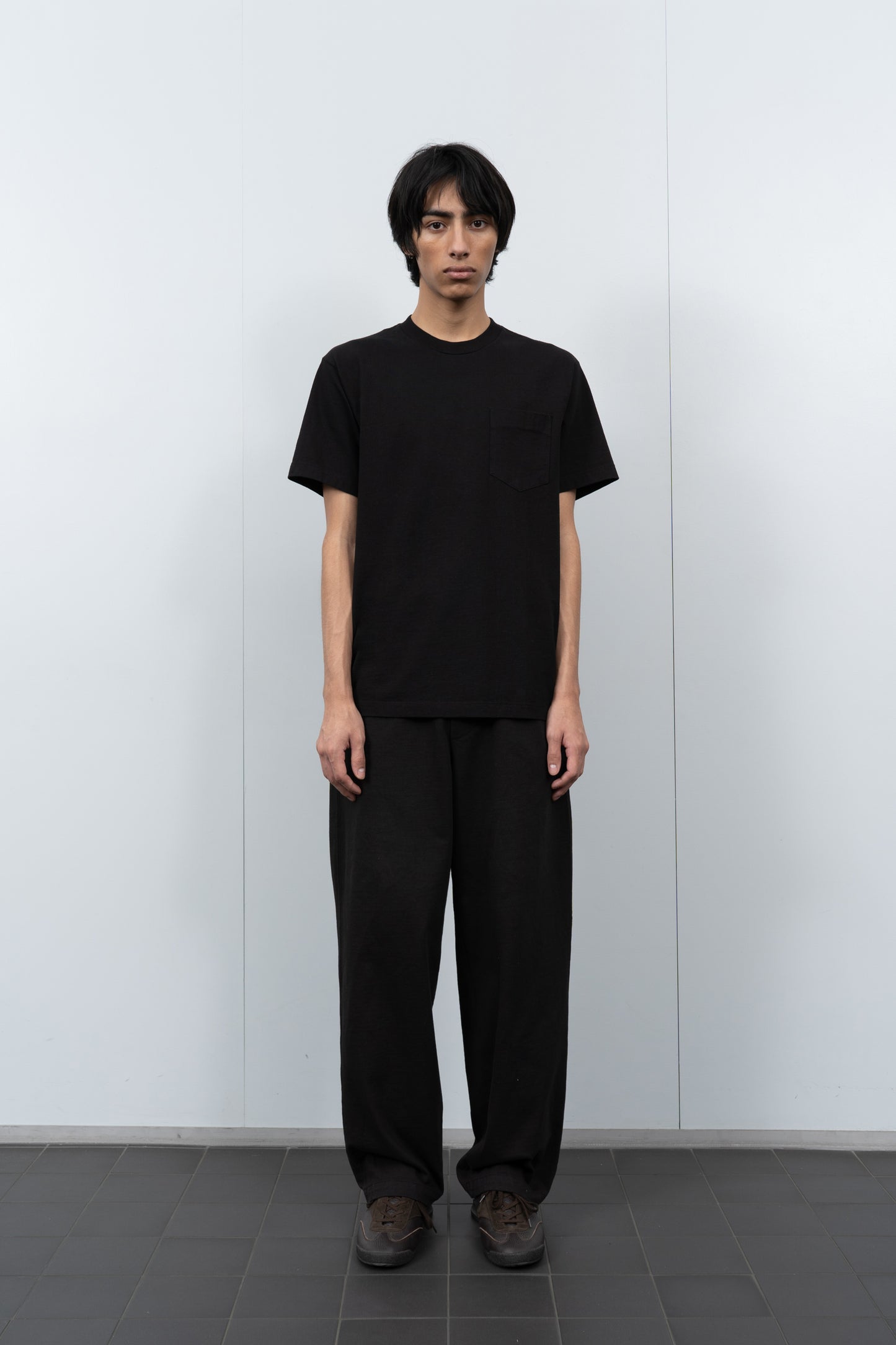 LW1120 Balta Pocket T-shirt in Black on a model
