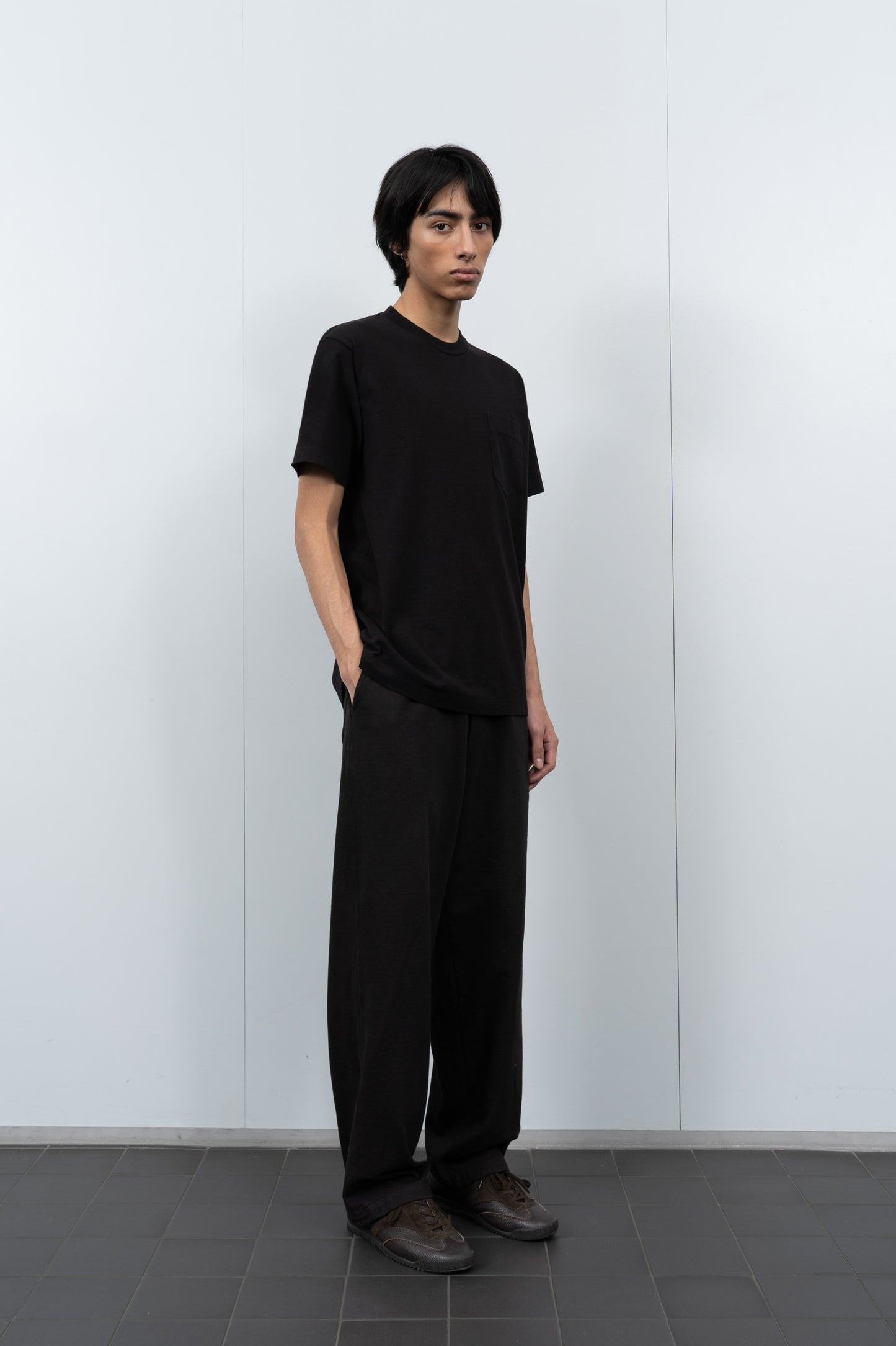 LW1120 Balta Pocket T-shirt in Black on a model