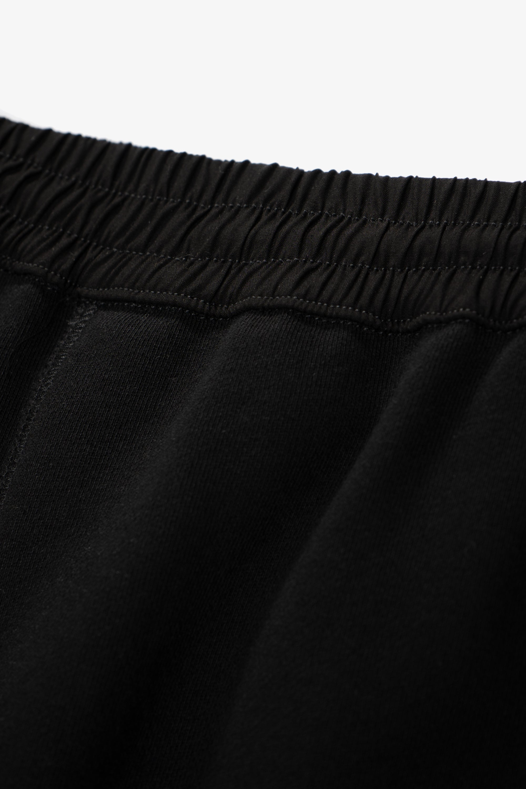 Waistband detail of LW1155 Woven WB Sweatpant in Black