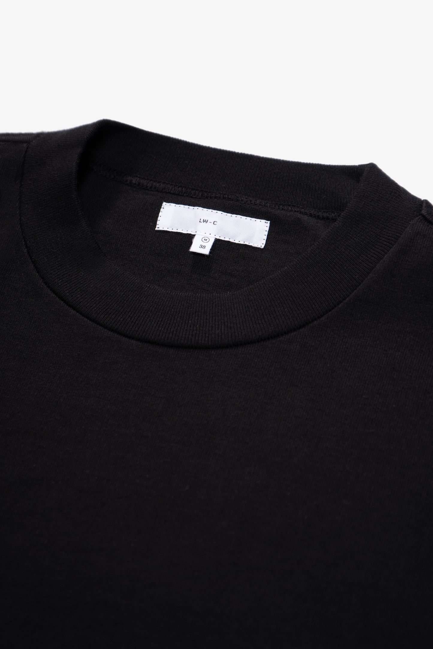 Collar detail of LW130T Rugby T-shirt in Black