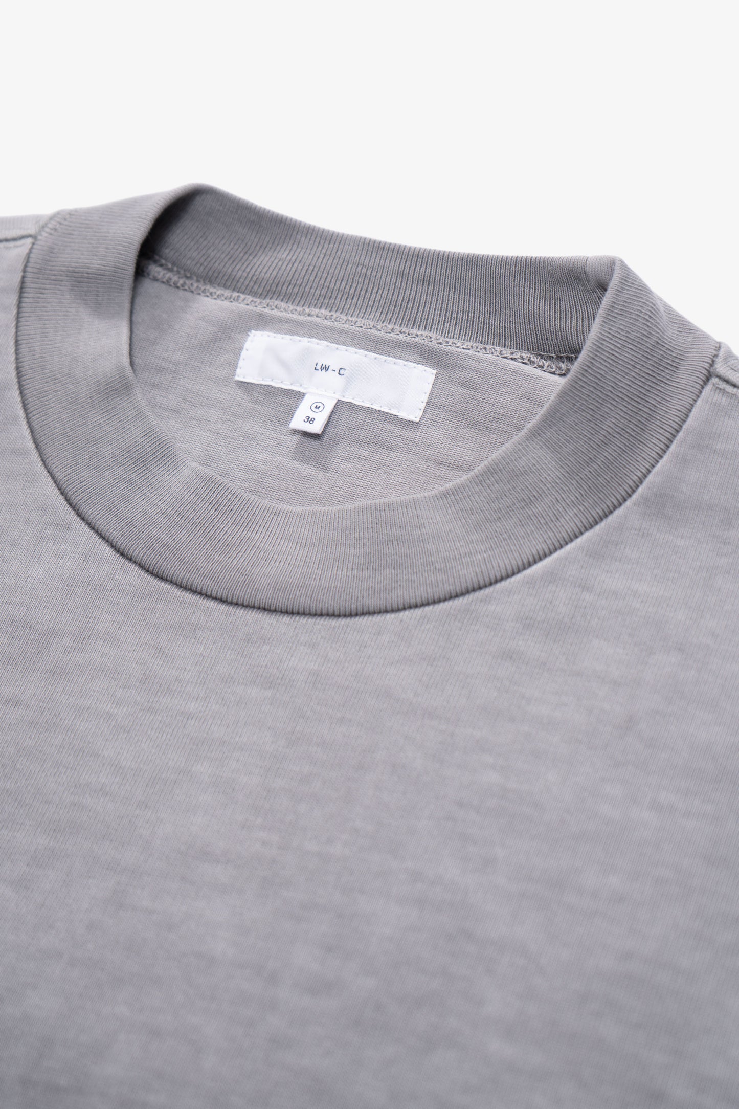 Collar detail of LW130T Rugby T-shirt in Pigment Chalk