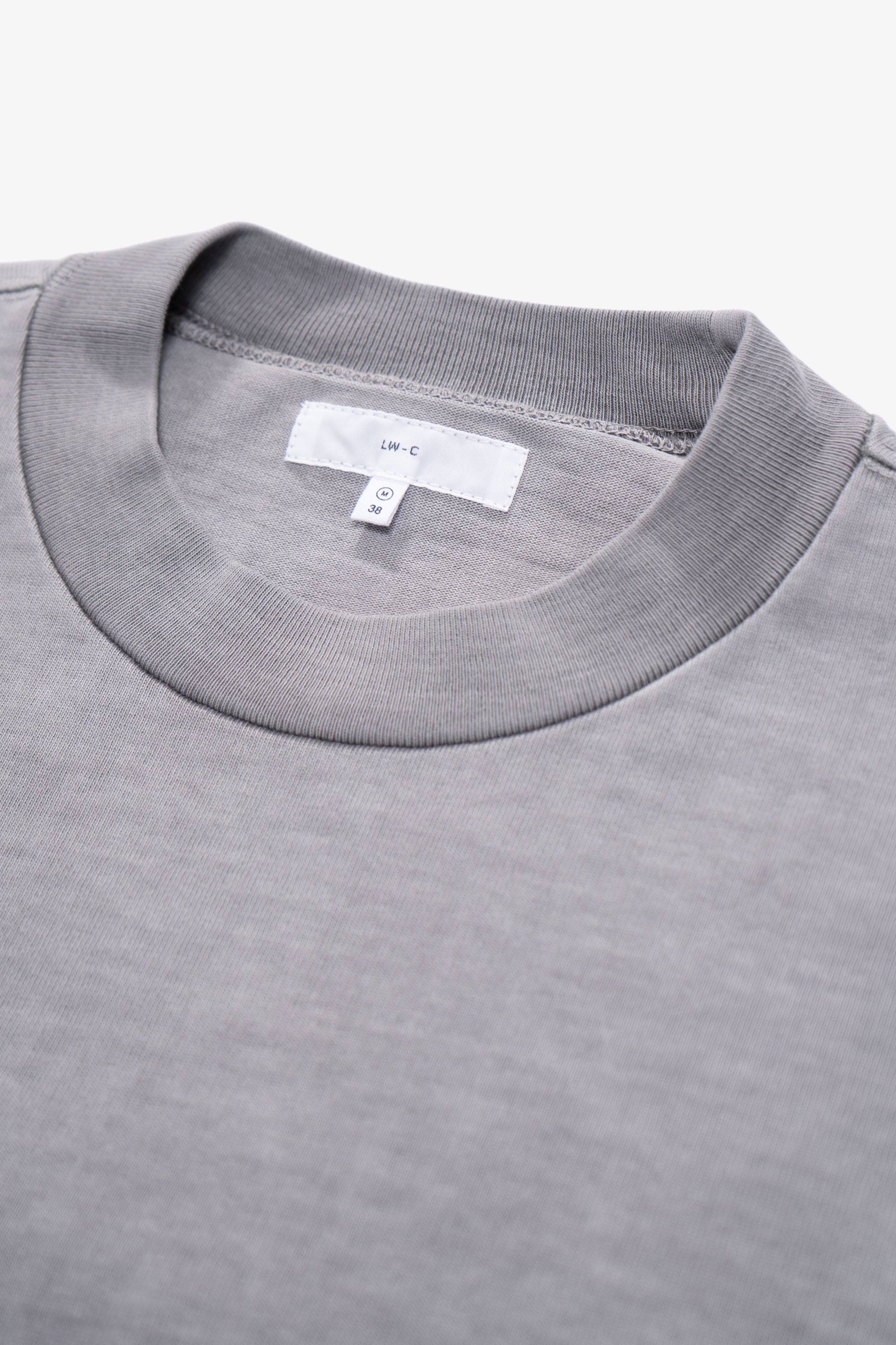Collar detail of LW130T Rugby T-shirt in Pigment Chalk