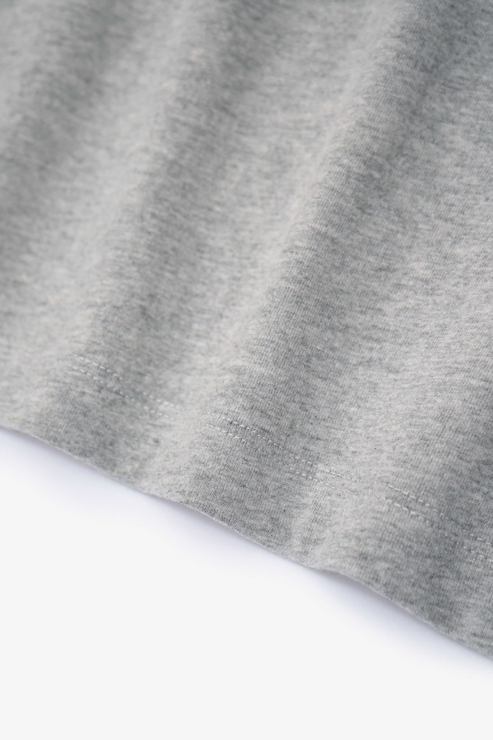 Fabric ripple detail of LW141 Athens T-shirt in heather grey 