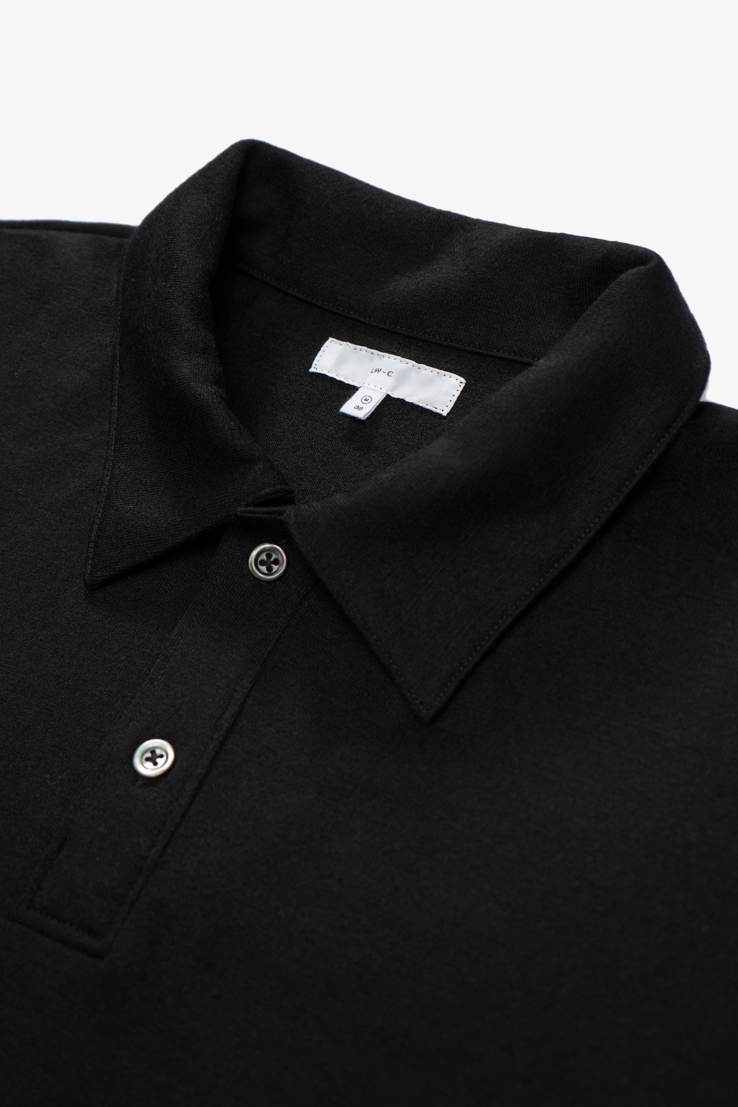 Collar detail of Fabric ripple detail of LW401 Summer Wool Polo in Black