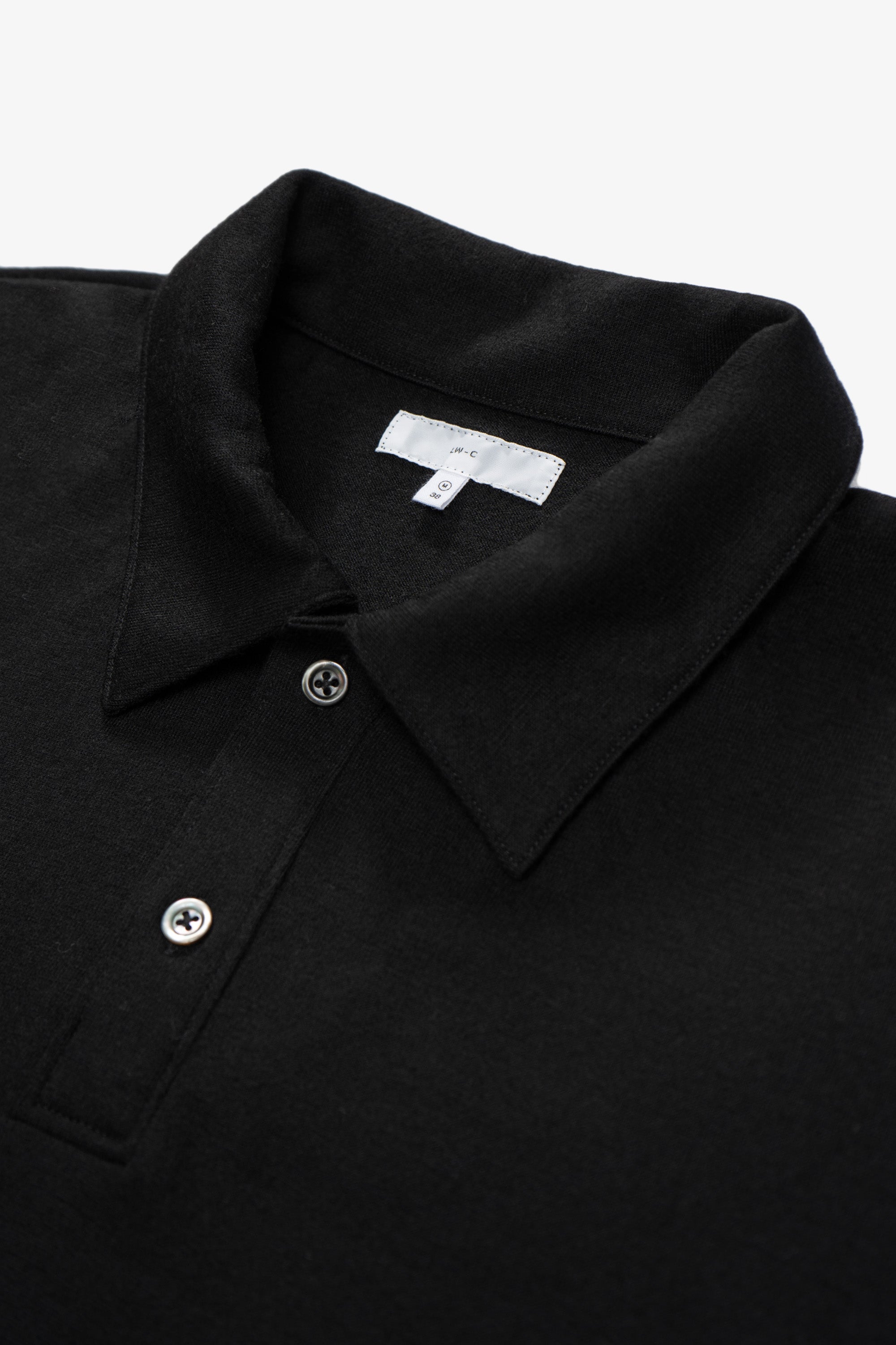 Collar detail of Fabric ripple detail of LW401 Summer Wool Polo in Black